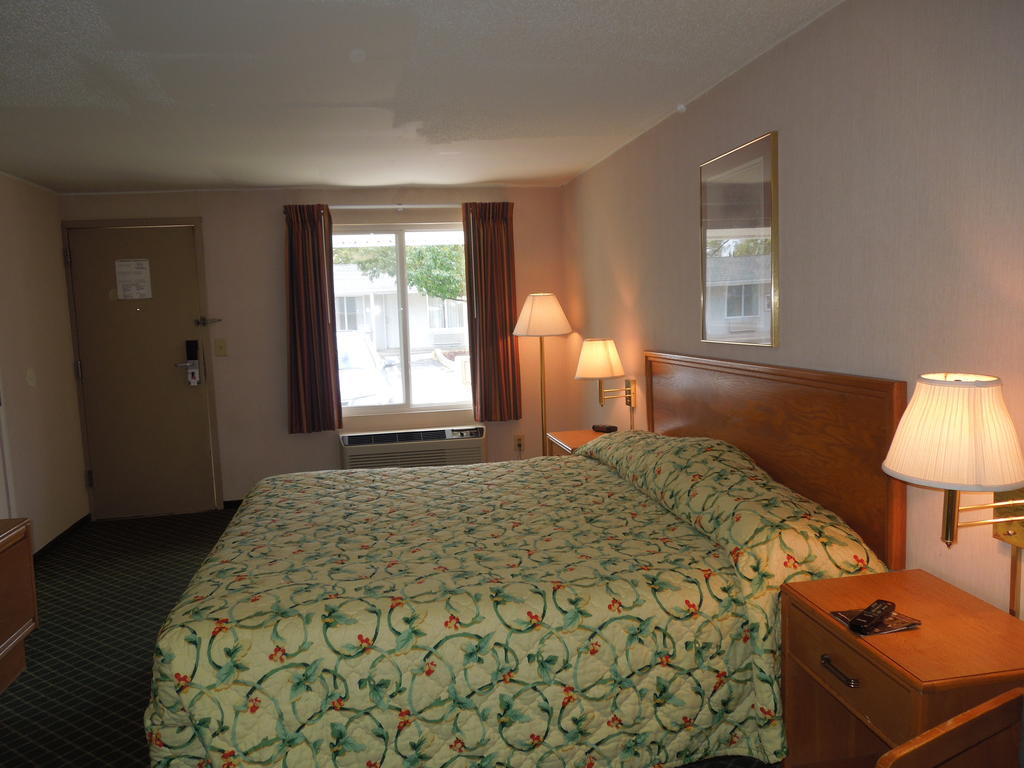 Knights Inn Elyria Phòng bức ảnh