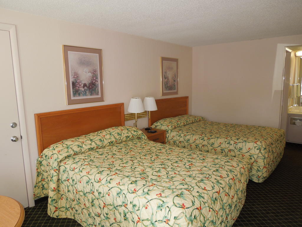 Knights Inn Elyria Phòng bức ảnh